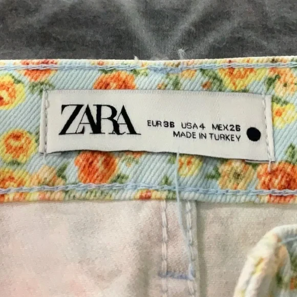 Zara 90s Floral Denim Shorts NWT High Rise Raw Hem Vintage Style Size 4 - Picture 5 of 7